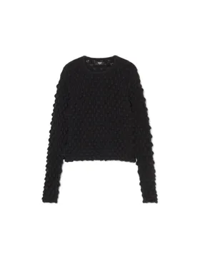Czarny sweter o ozdobnej fakturze