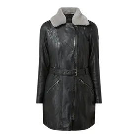 Gipsy Płaszcz skórzany o kroju regular fit z futrzanym kołnierzem model ‘Darcy’