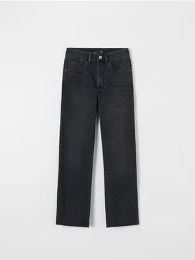 Wygodne jeansy wykonane z miękkiej, jeansowej tkaniny. - czarny