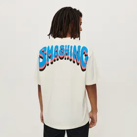 Koszulka z nadrukiem na plecach Smashing - Kremowy