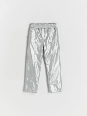 Spodnie typu jogger, wykonane z imitacji skóry. - srebrny