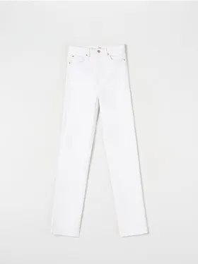 Spodnie jeansowe o prostym kroju z surowym wykończeniem, uszyte z bawełny z domieszką elastycznych włókien. - kremowy