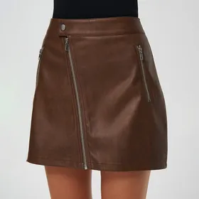 Brązowa spódnica mini z imitacji skóry - Brązowy