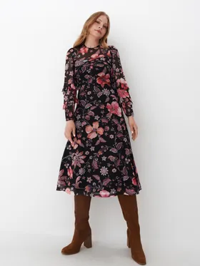 Sukienka w kwiaty midi - Różowy