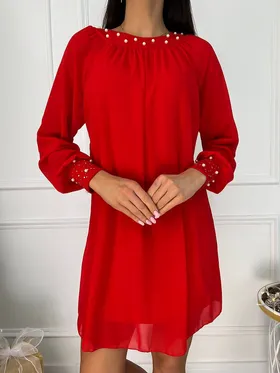 Czerwona Sukienka z Ozdobami