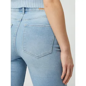 Vero Moda Szorty jeansowe z dodatkiem streczu model ‘Loa’