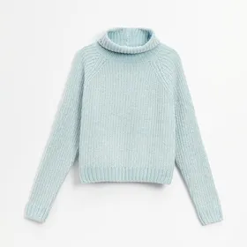 Puszysty sweter z golfem błękitny - Niebieski