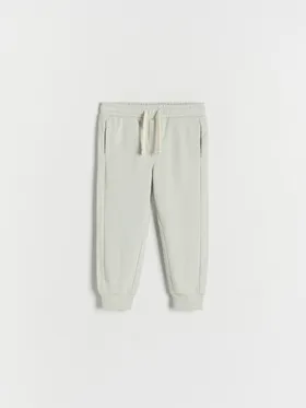 Spodnie typu jogger, wykonane z przyjemnej w dotyku, bawełnianej dzianiny. - jasnozielony