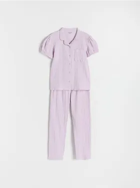 Piżama składająca się z koszulki i spodni, uszyta z bawełny. - lawendowy