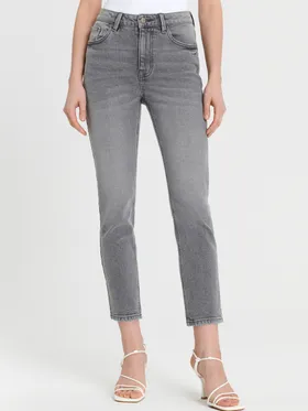 Spodnie jeansowe o prostym kroju, uszyte z bawełny z domieszką elastycznych włókien. - szary