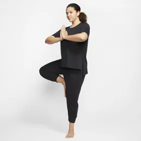 Damska koszulka z krótkim rękawem (duże rozmiary) Nike Yoga - Czerń