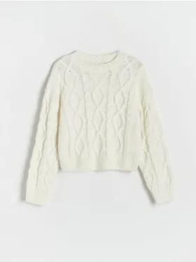 Sweter o swobodnym fasonie, wykonany z dzianiny. - złamana biel
