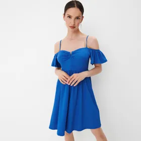 Sukienka mini z odkrytymi ramionami - Niebieski