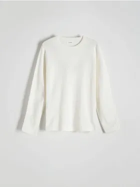 Sweter o prostym kroju, wykonany z bawełny. - biały