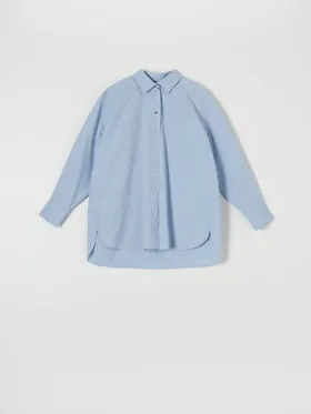 Elegancka, bawełniana koszula o kroju oversize z metalowymi napami. - niebieski