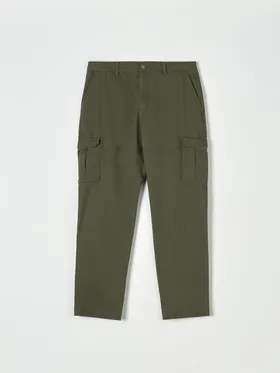 Bawełniane spodnie z domieszką elastycznych włókien. Posiadają kieszenie cargo. - zielony