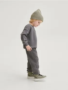 Dresowe spodnie typu jogger, wykonane z gładkiej, bawełnianej dzianiny. - ciemnoszary