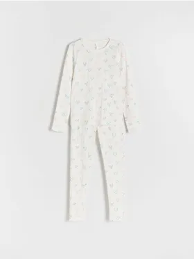 Piżama składająca się z koszulki i spodni, uszyta z bawełny z dodatkiem elastycznych włókien. - złamana biel