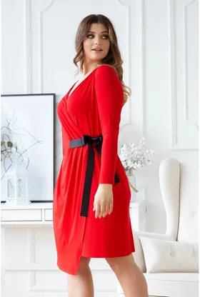 Kopertowa czerwona sukienka z wiązaniem w talii - MANUELA