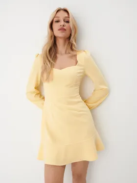 Żółta sukienka mini z dekoltem w serce - Żółty