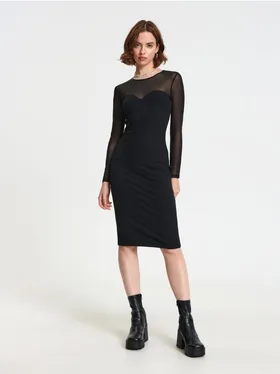 Dopasowana sukienka midi z długimi rękawami. Uszyta z szybkoschnącego materiału z domieszką elastycznych włókien. - czarny