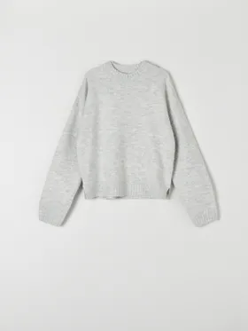 Wygodny, miękki sweter uszyty z lekkiej dzianiny z dodatkiem elastycznych włókien. - szary