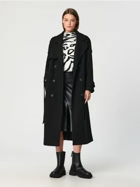 Elegancki płaszcz z paskiem, wykonany z materiału odpornego na rozciąganie. - czarny