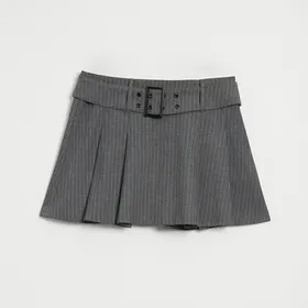 Plisowana spódnica mini z paskiem - Czarny