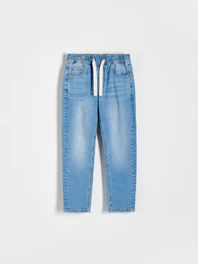 Jeansy typu carrot, wykonane z bawełnianej tkaniny z dodatkiem elastycznych włókien. - niebieski