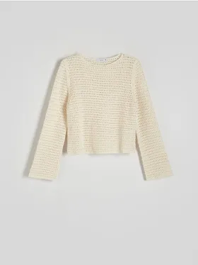 Sweter o pudełkowym fasonie, wykonany z bawełnianej dzianiny. - kremowy