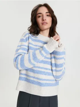 Luźny sweter w dekoracyjne paski, wykonany z materiału z domieszką elastycznych włókien. - wielobarwny