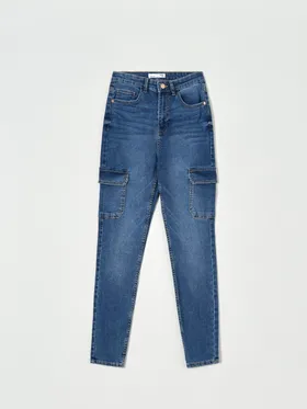 Spodnie jeansowe z prostymi nogawkami, uszyte z bawełny z domieszką elastycznych włókien. - granatowy