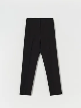 Eleganckie spodnie cygaretki uszyte z szybkoschnącego materiału z domieszką elastycznych włókien. Możesz dobrać do nich pasującą marynarkę i stworzyć komplet. - czarny