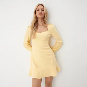 Żółta sukienka mini z dekoltem w serce - Żółty