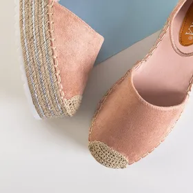 Jasnoróżowe damskie sandały a'la espadryle na platformie Indira - Obuwie - Jasnoróżowy || Różowy