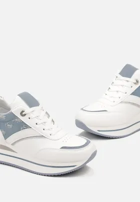 Biało-Niebieskie Sznurowane Sneakersy z Ekoskóry z Błyszczącymi Wstawkami Fiviara