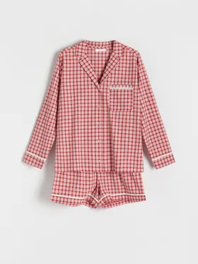 Piżama o klasycznej formie wykonana z bawenianej tkaniny. - czerwony