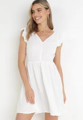 Biała Rozkloszowana Sukienka Mini z Tkaniny Plumeti i Odkrytymi Plecami Caitadi