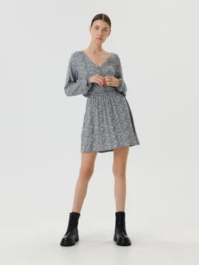 Sukienka mini ze wzorem - Wielobarwny