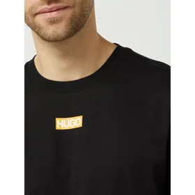 HUGO T-shirt o kroju regular fit z nadrukiem z logo