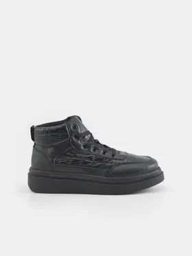 Wysokie, czarne sneakersy wykonane z imitacji skóry. - czarny