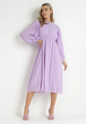 Fioletowa Elegancka Sukienka Midi z Gumkami w Pasie i Ażurowymi Wstawkami Rouxia
