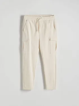 Spodnie typu cargo, wykonane z dzianiny z bawełną. - złamana biel