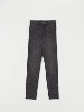 Wygodne jeansy skinny wykonane z miękkiej, elastycznej tkaniny. - czarny