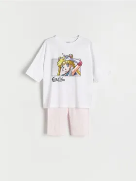 Piżama składająca się z t-shirtu i szortów, uszyta z bawełny. - lawendowy