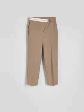 Spodnie typu cygaretki, uszyte z tkaniny z dodatkiem wiskozy. - brązowy