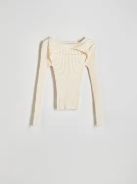 Sweter o dopasowanym fasonie, wykonany z prążkowanej dzianiny z wiskozą. - kremowy