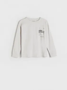 Koszulka typu longsleeve o swobodnym fasonie, wykonana z przyjemnej w dotyku, bawełnianej dzianiny. - jasnoszary