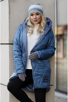 Długa zimowa kurtka pikowana z kapturem - w kolorze jeansowym - Elenis