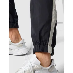 BOSS Spodnie treningowe z paskami w kontrastowym kolorze model ‘Jogg-SWP-Stripe’
